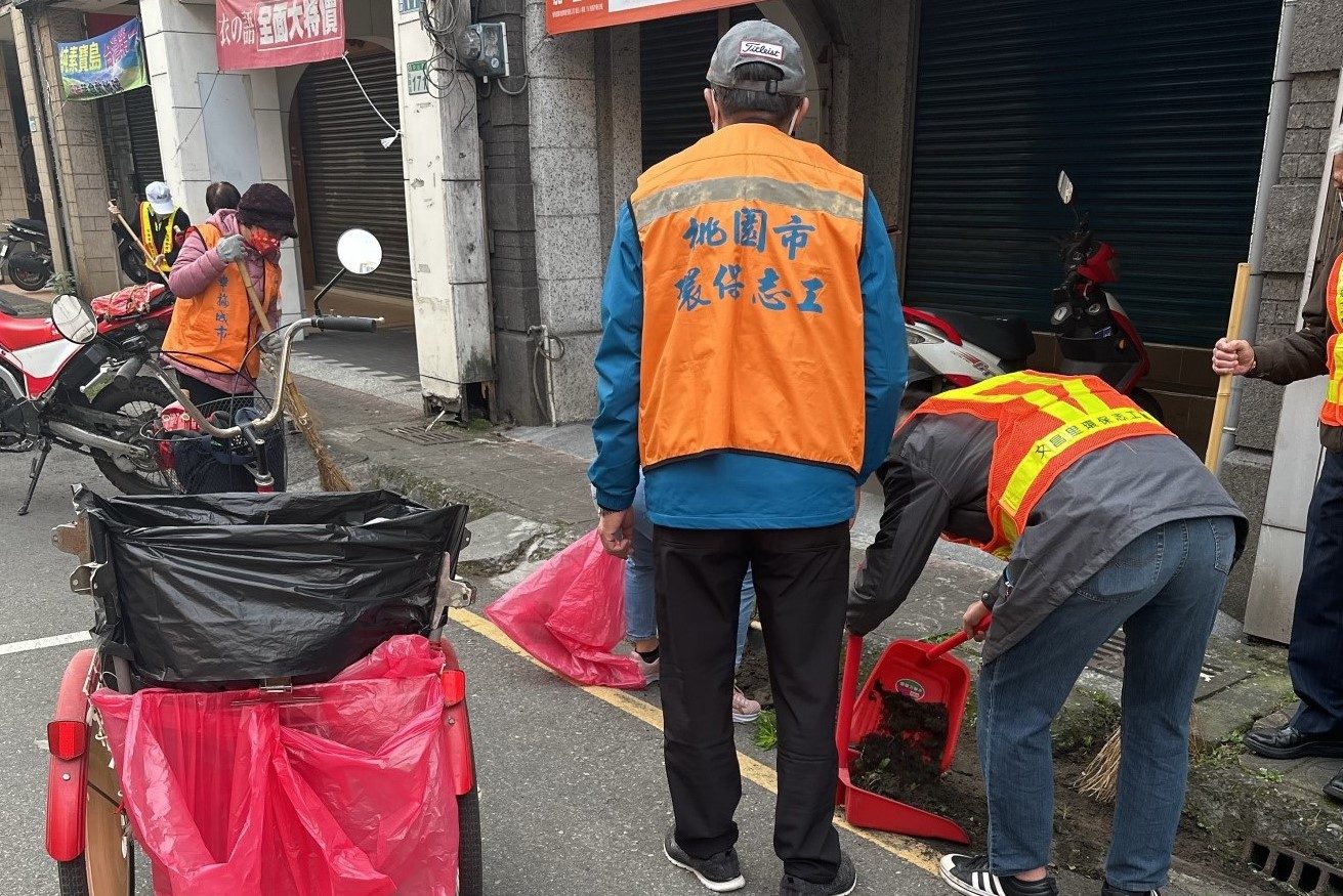 112年度環境清潔週活動起跑嘍-市府攜手市民一起拚掃迎兔年3-e1674118719290.jpg